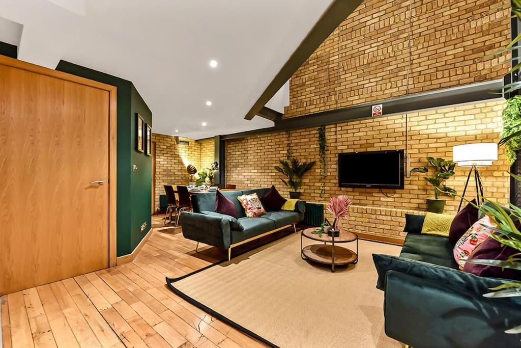 Spacious 2 Bed Urban Jungle Flat, Central Лондон Экстерьер фото