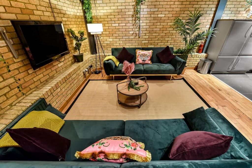 Spacious 2 Bed Urban Jungle Flat, Central Лондон Экстерьер фото
