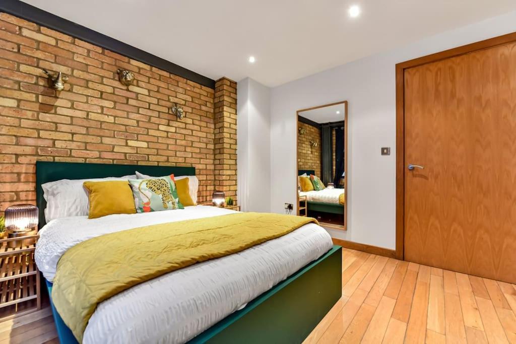 Spacious 2 Bed Urban Jungle Flat, Central Лондон Экстерьер фото