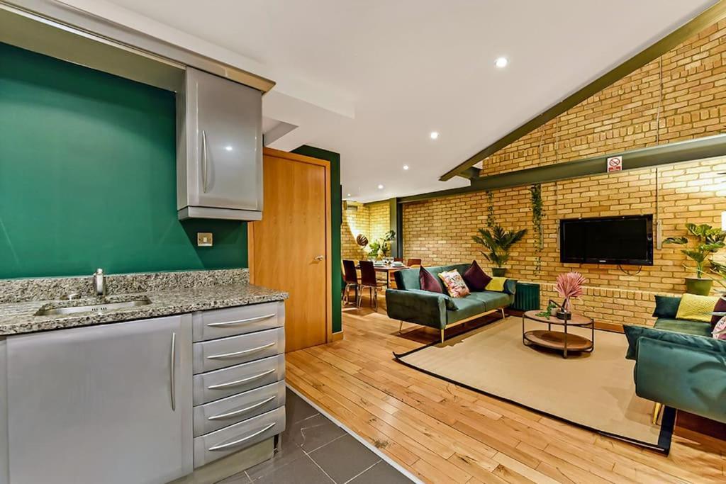 Spacious 2 Bed Urban Jungle Flat, Central Лондон Экстерьер фото