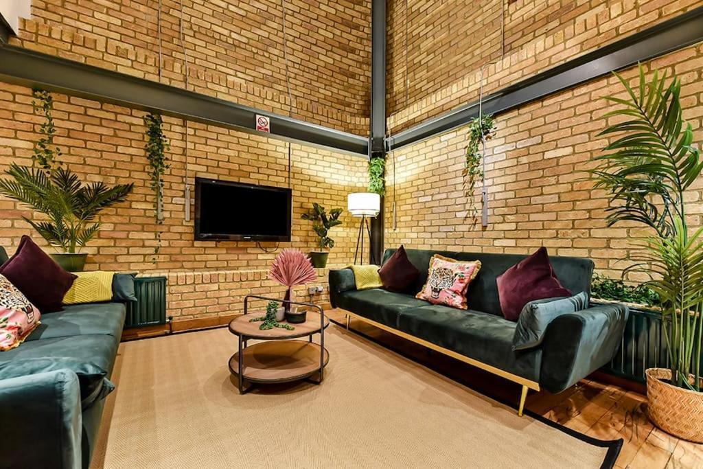 Spacious 2 Bed Urban Jungle Flat, Central Лондон Экстерьер фото