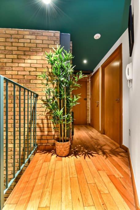 Spacious 2 Bed Urban Jungle Flat, Central Лондон Экстерьер фото