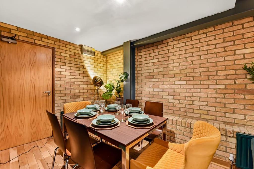Spacious 2 Bed Urban Jungle Flat, Central Лондон Экстерьер фото