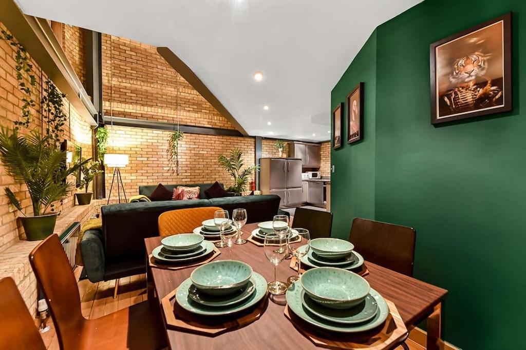 Spacious 2 Bed Urban Jungle Flat, Central Лондон Экстерьер фото