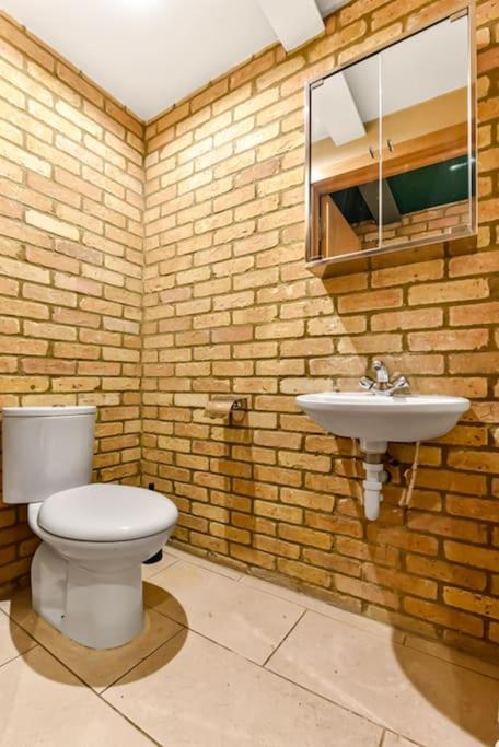 Spacious 2 Bed Urban Jungle Flat, Central Лондон Экстерьер фото