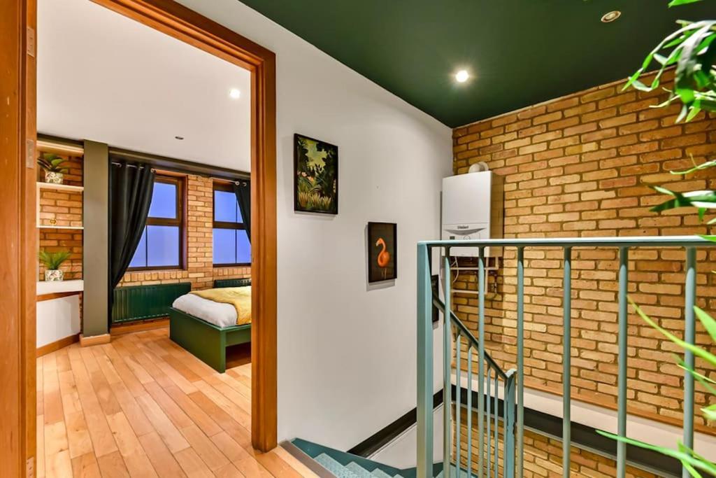 Spacious 2 Bed Urban Jungle Flat, Central Лондон Экстерьер фото
