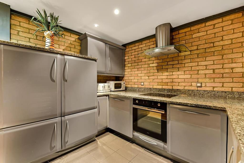 Spacious 2 Bed Urban Jungle Flat, Central Лондон Экстерьер фото